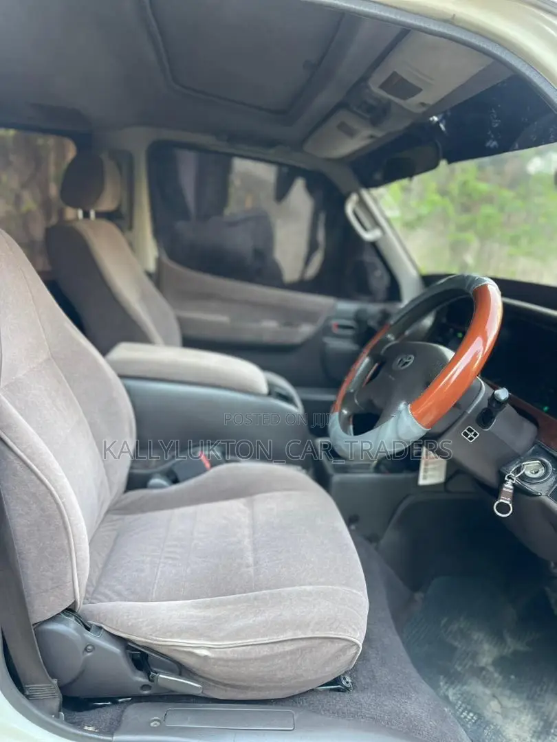 Toyota HiAce 2002 Silver