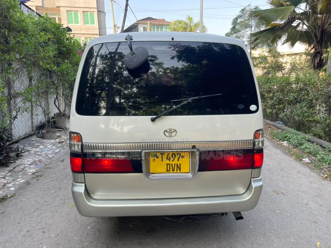 Toyota HiAce 2002 Silver