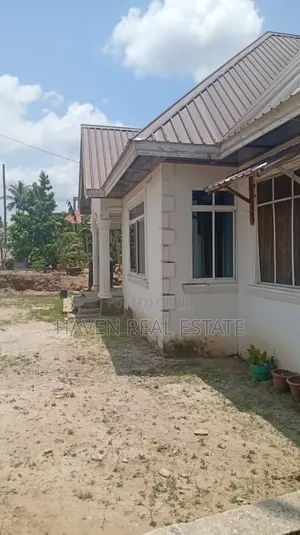 5bdrm House in Goba for sale