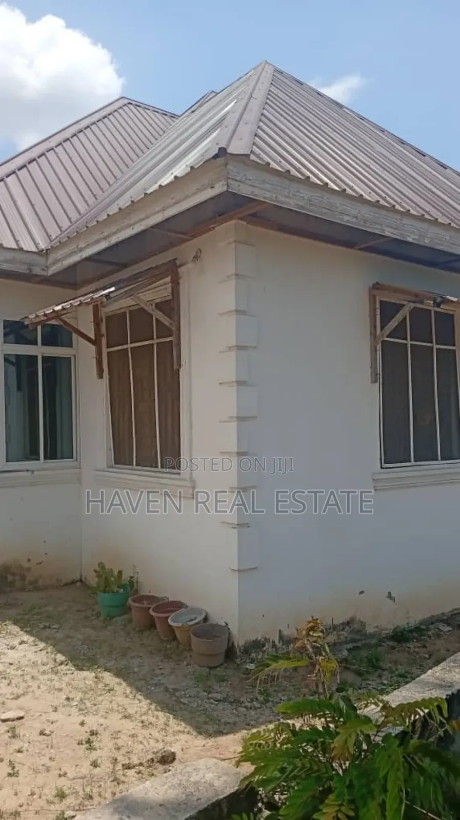 5bdrm House in Goba for sale