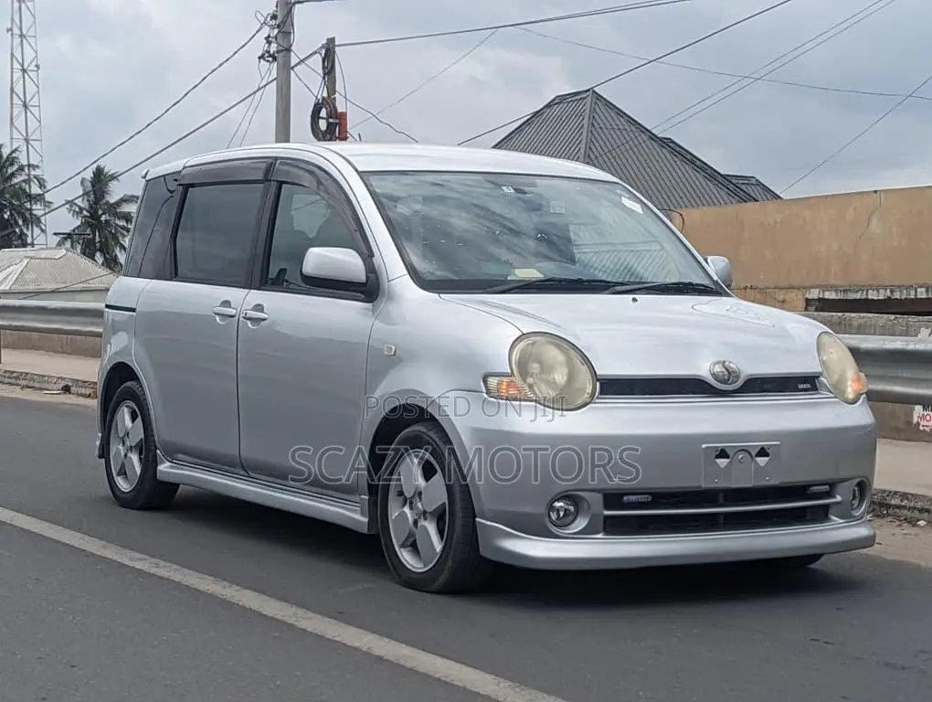 Toyota Sienta 2005 Silver