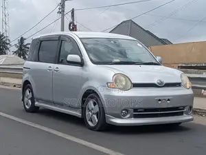 Toyota Sienta 2005 Silver