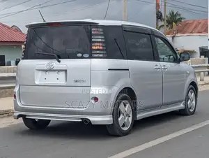 Toyota Sienta 2005 Silver