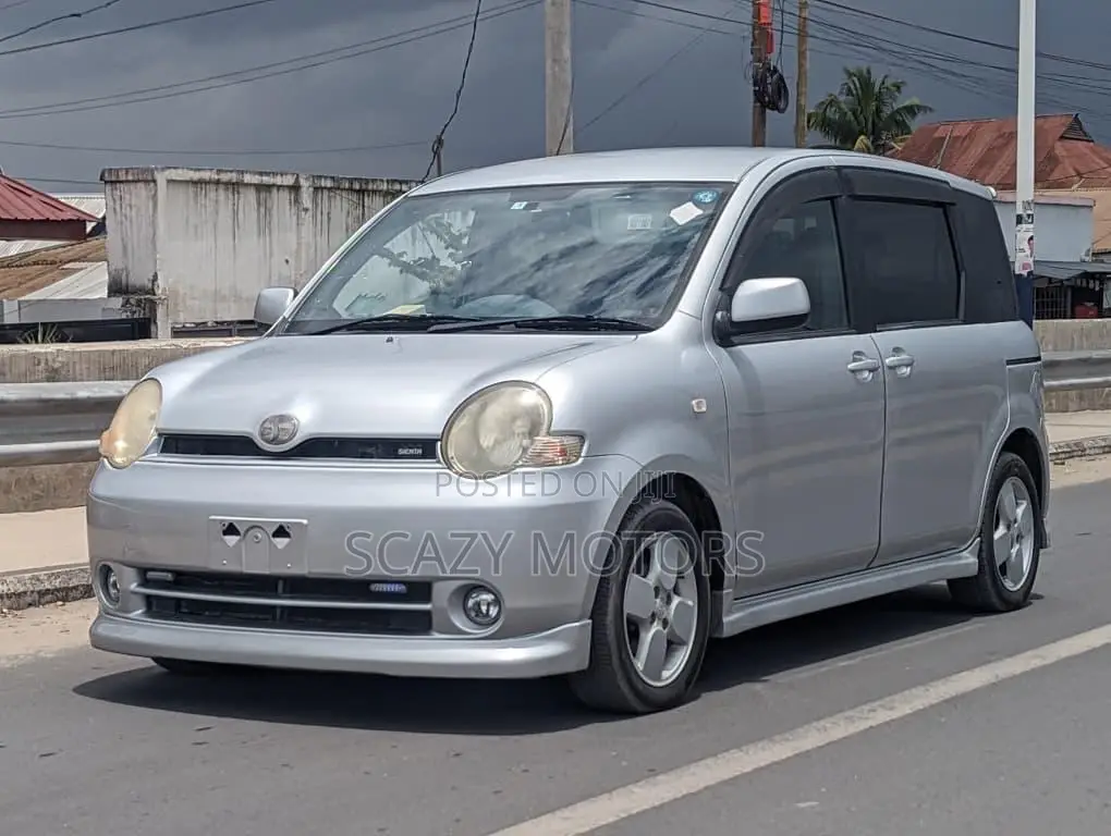 Toyota Sienta 2005 Silver