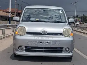 Toyota Sienta 2005 Silver