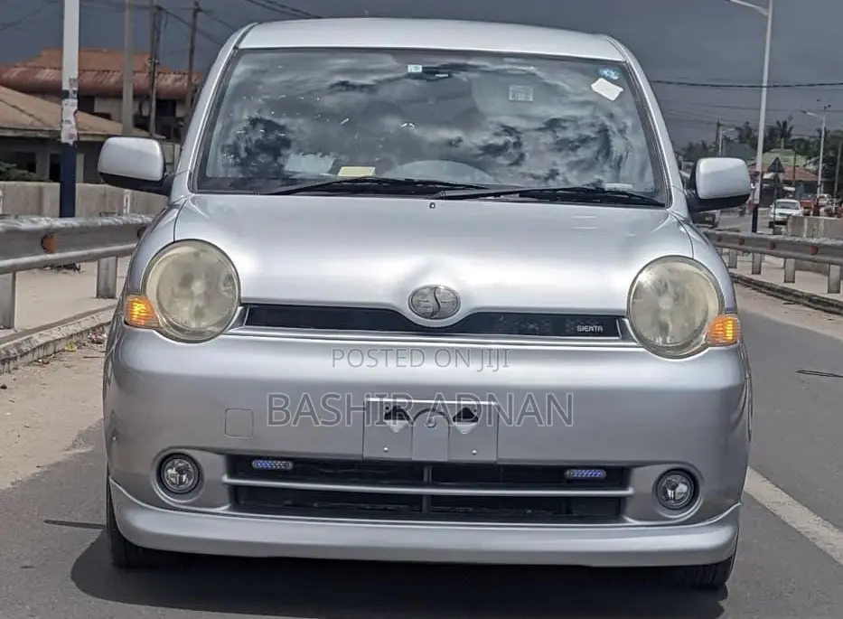 Toyota Sienta 1.5 FWD 2005 Silver