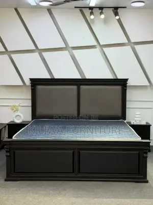 Kitanda Cha Mbao Ngumu 5 6 Na Bedsides