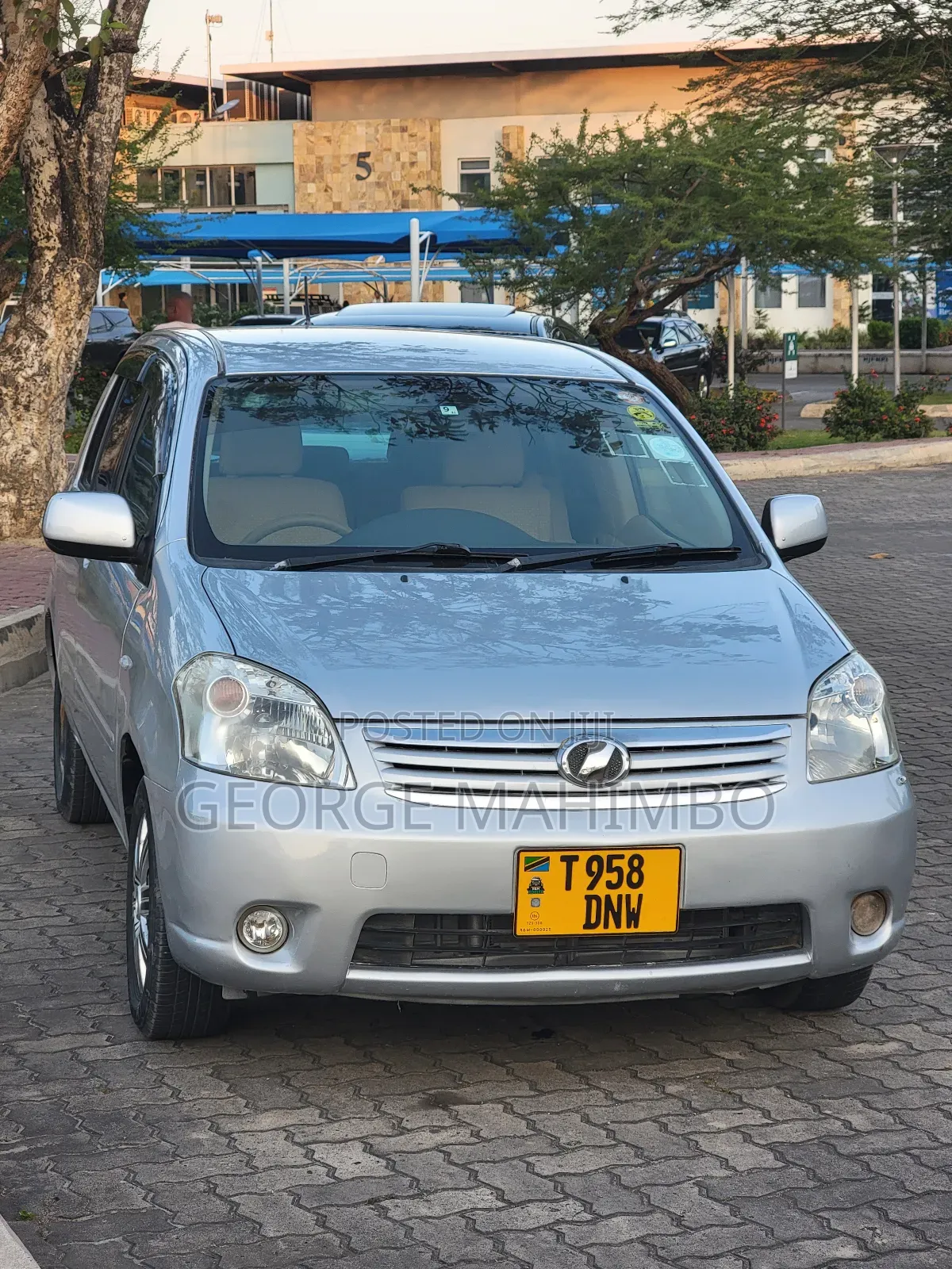Toyota Raum 2005 Silver