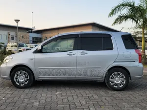 Toyota Raum 2005 Silver