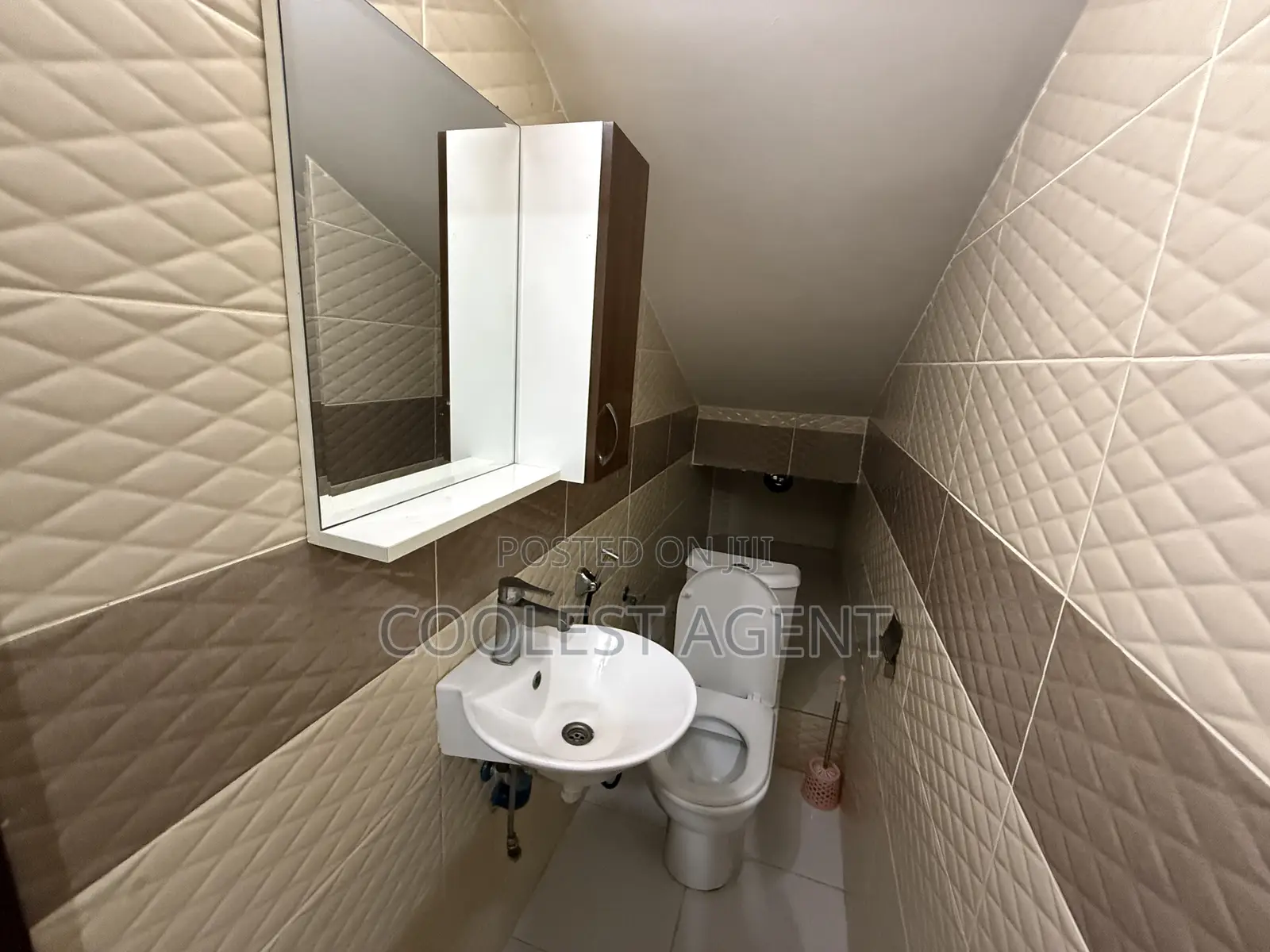 4bdrm Duplex in Coolest Estate, Mikocheni for rent