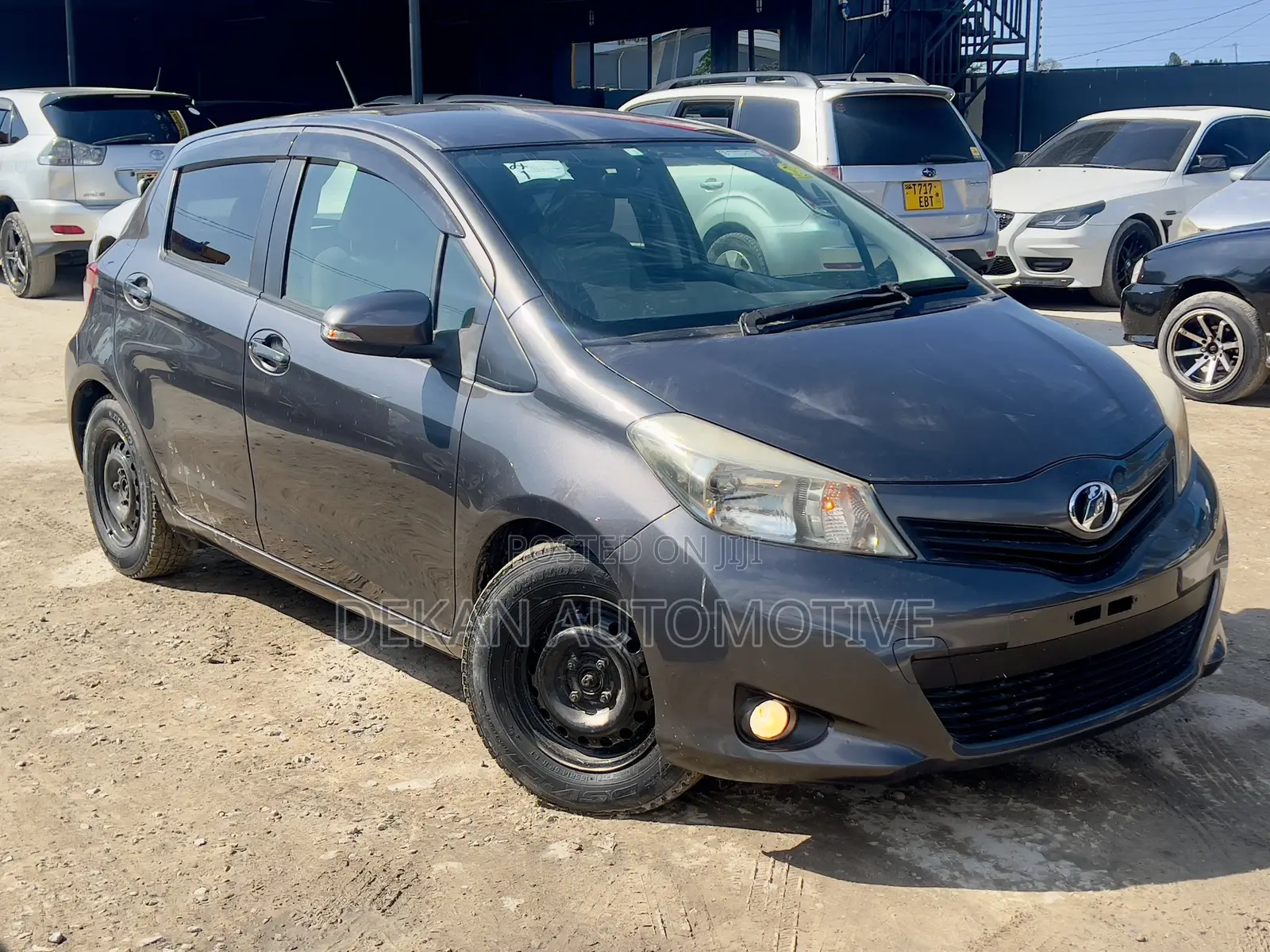Toyota Vitz 1.3 FWD 5dr 2013 Gray