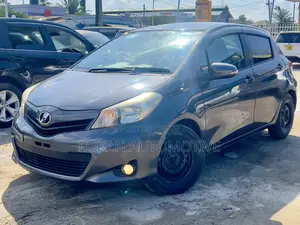 Toyota Vitz 1.3 FWD 5dr 2013 Gray