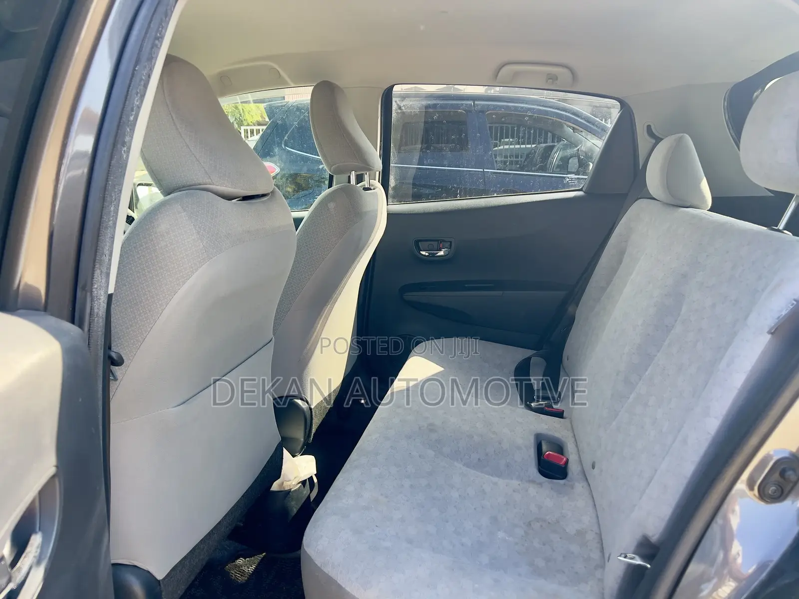 Toyota Vitz 1.3 FWD 5dr 2013 Gray
