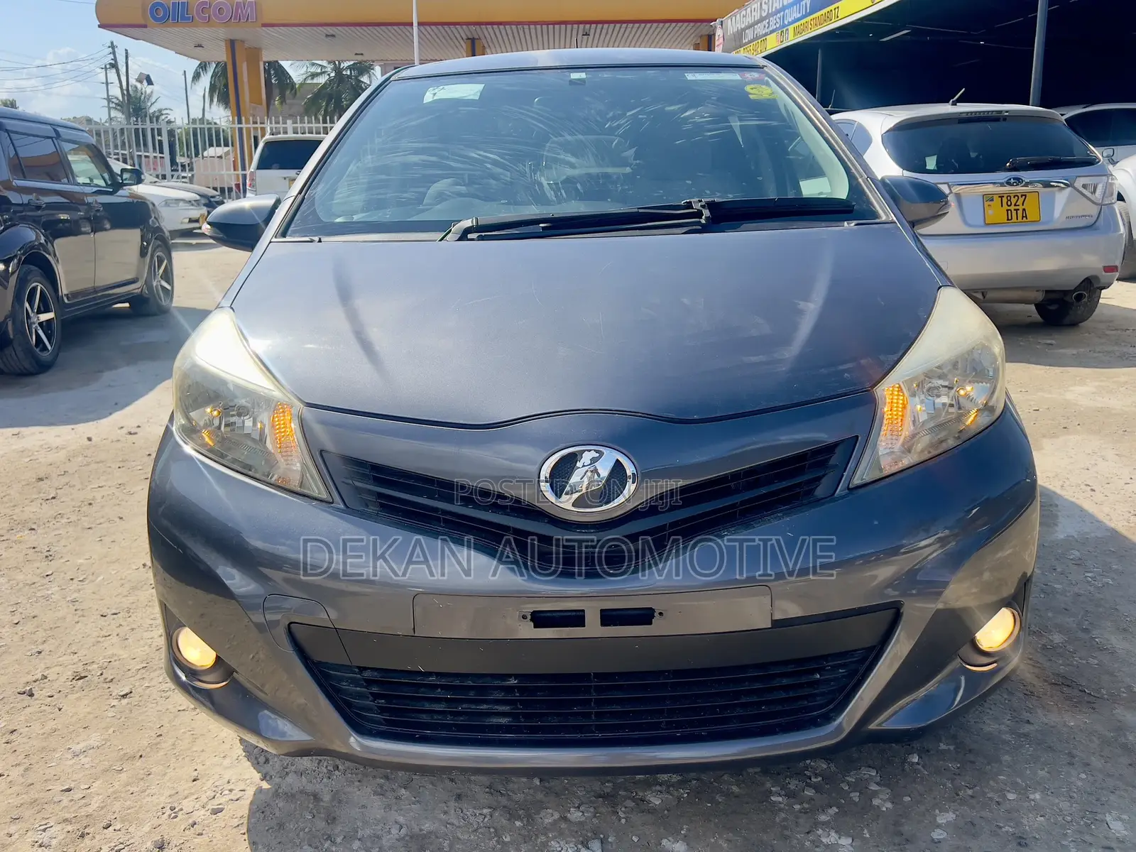 Toyota Vitz 1.3 FWD 5dr 2013 Gray