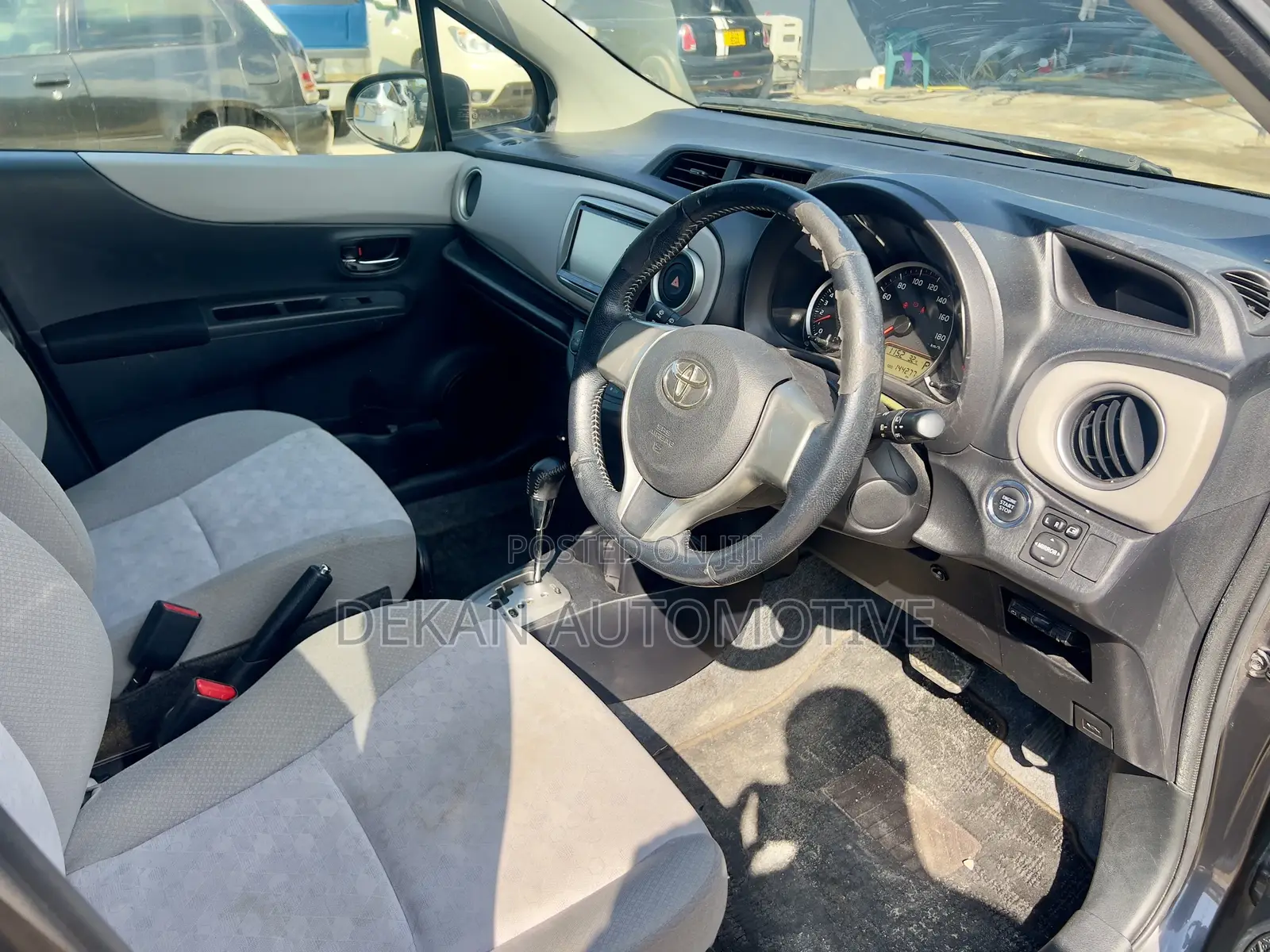 Toyota Vitz 1.3 FWD 5dr 2013 Gray