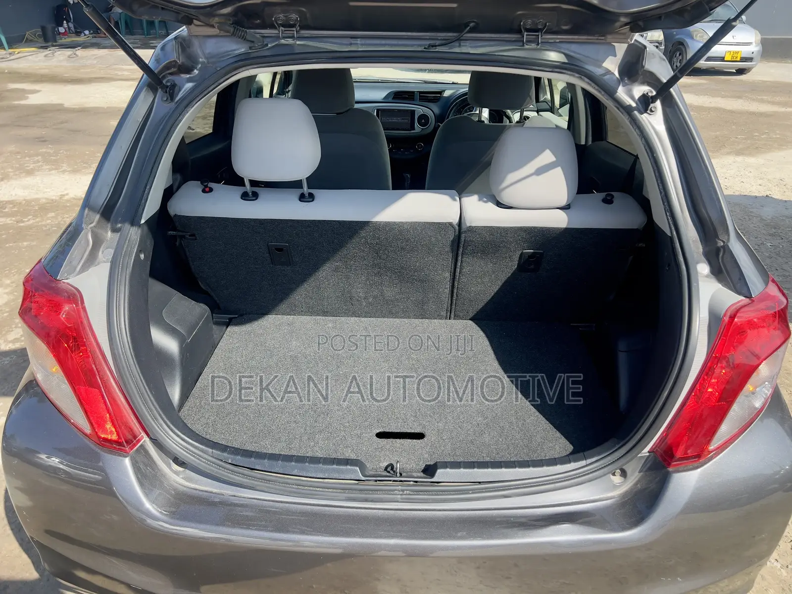 Toyota Vitz 1.3 FWD 5dr 2013 Gray