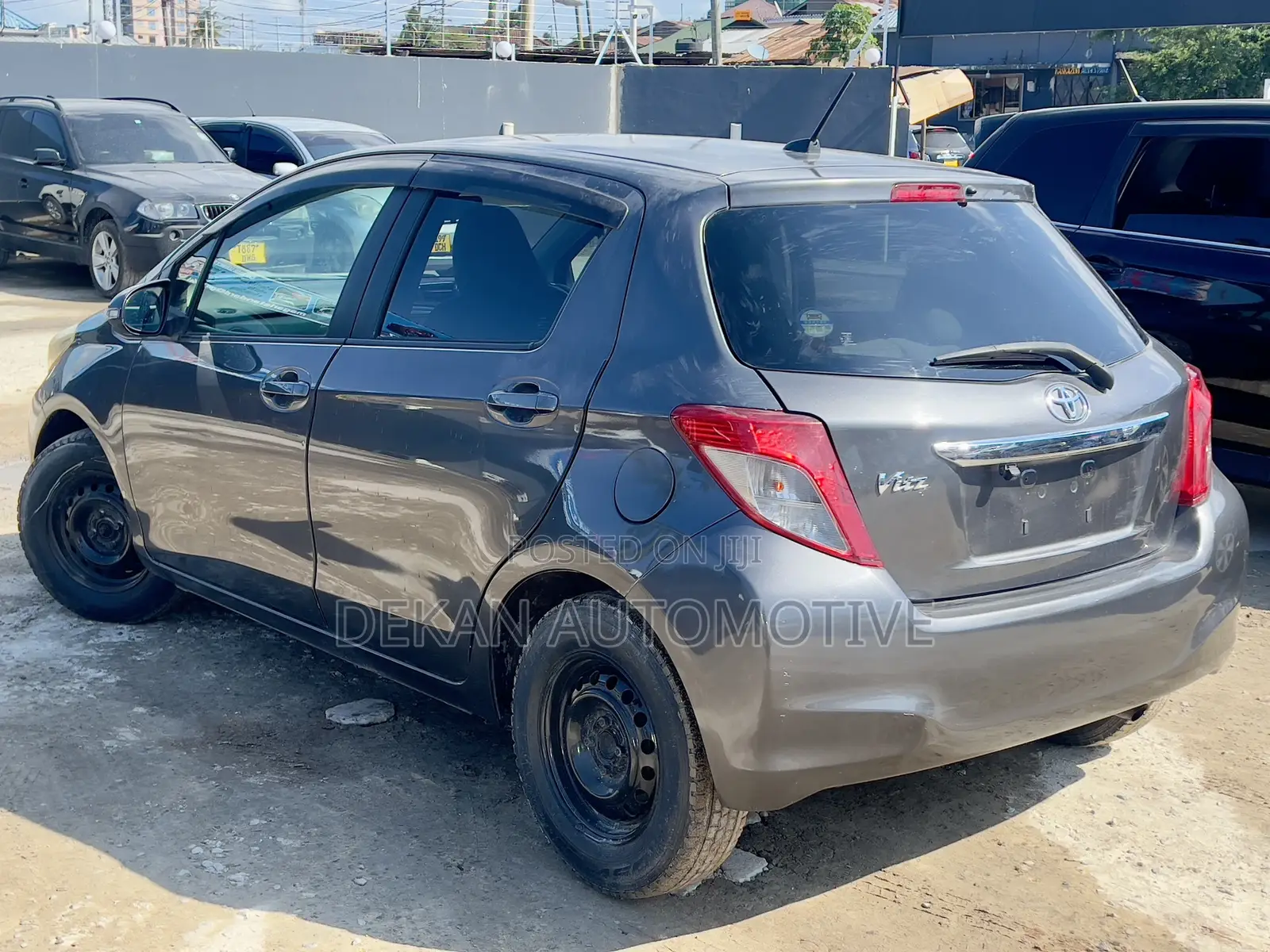 Toyota Vitz 1.3 FWD 5dr 2013 Gray
