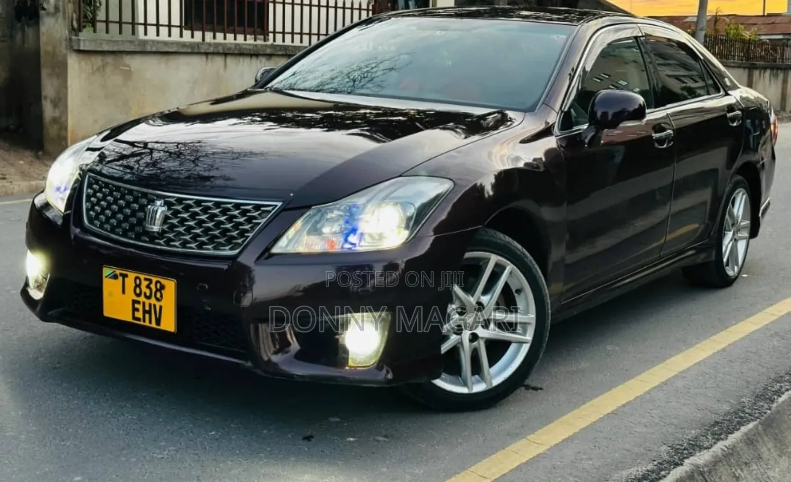 Toyota Crown 2012 Black