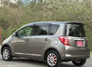 Toyota Ractis 2006 Gray