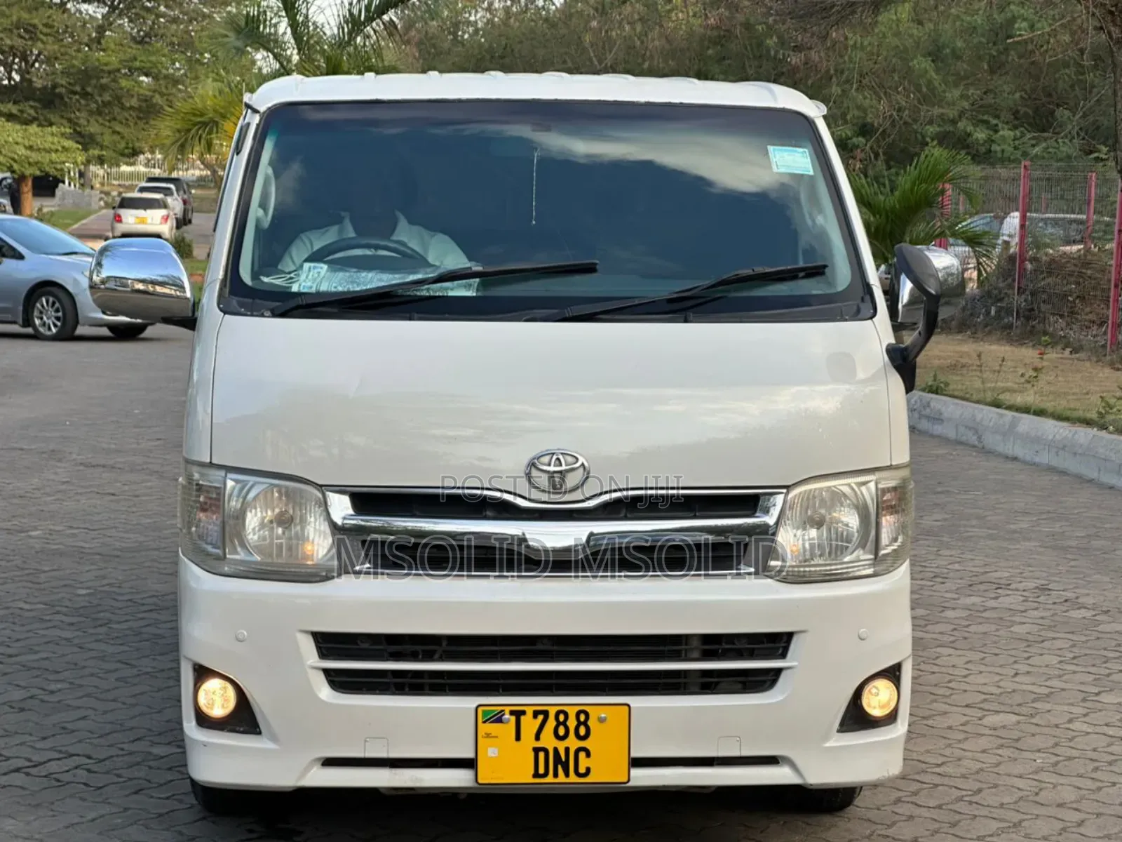 Toyota HiAce 2011 Off white