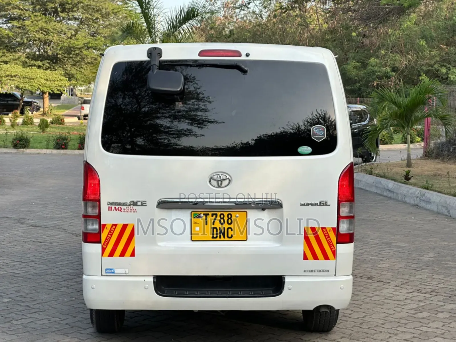 Toyota HiAce 2011 Off white