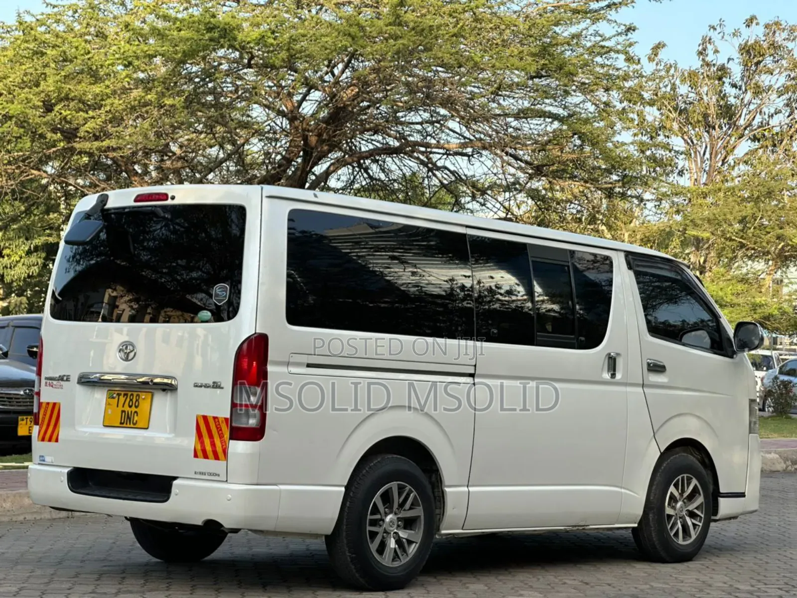 Toyota HiAce 2011 Off white
