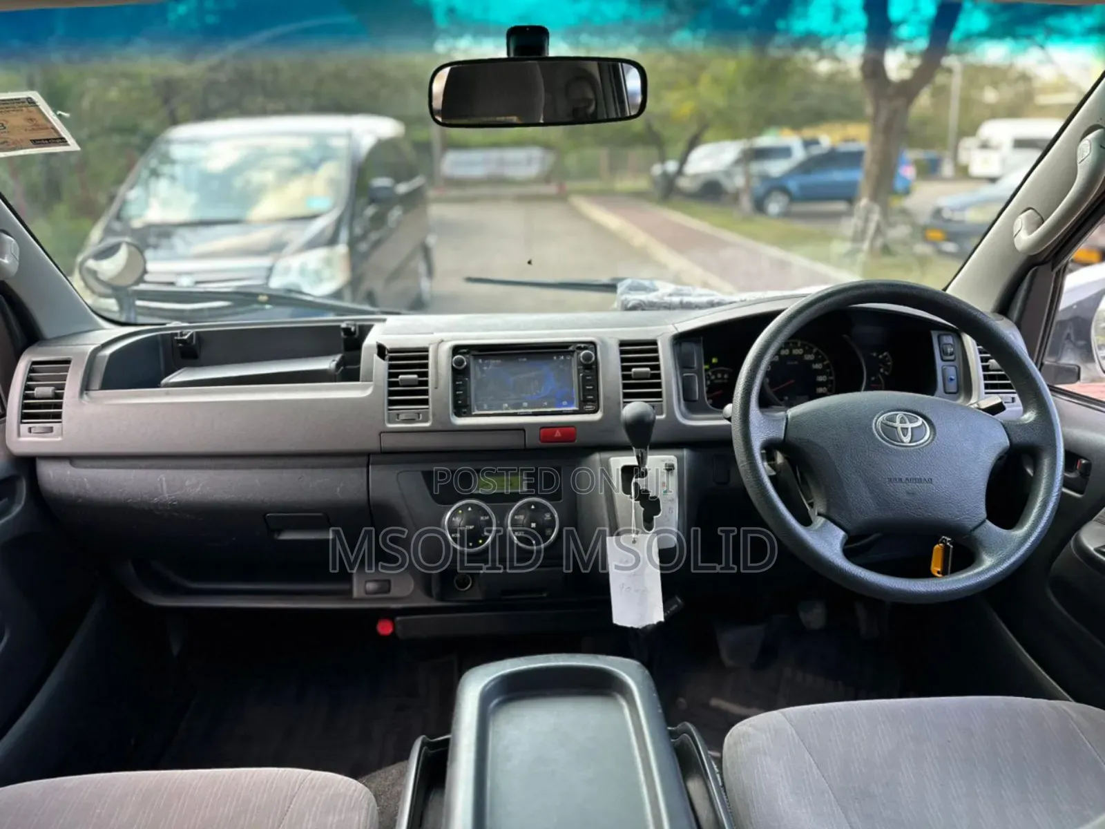 Toyota HiAce 2011 Off white