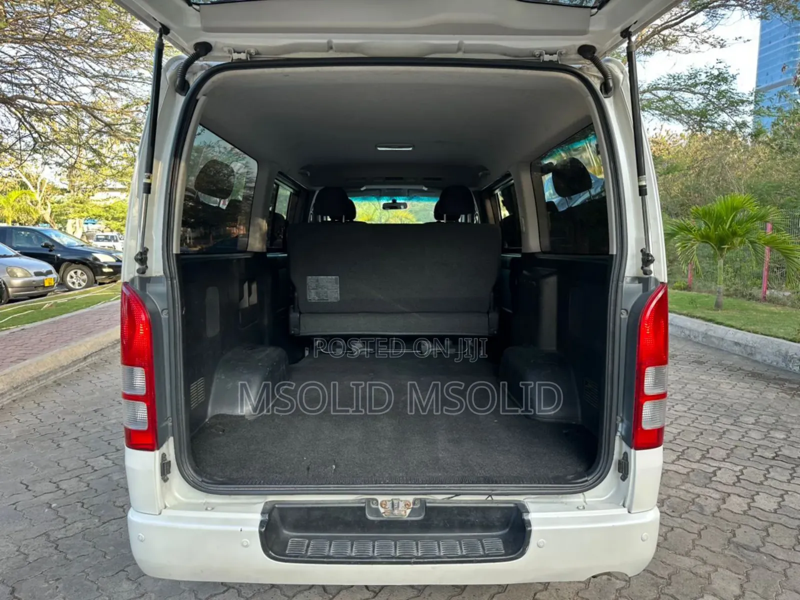 Toyota HiAce 2011 Off white