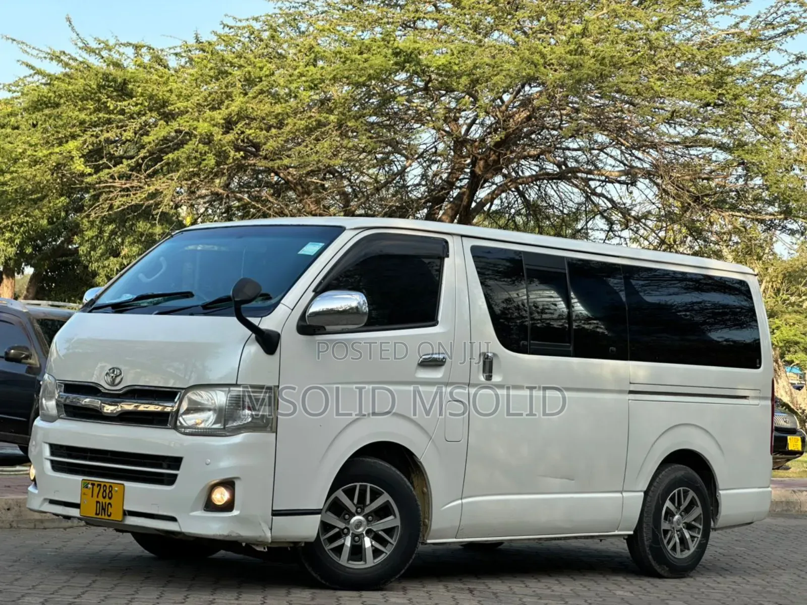 Toyota HiAce 2011 Off white