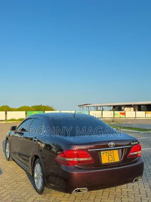 Toyota Crown 2009 Maroon