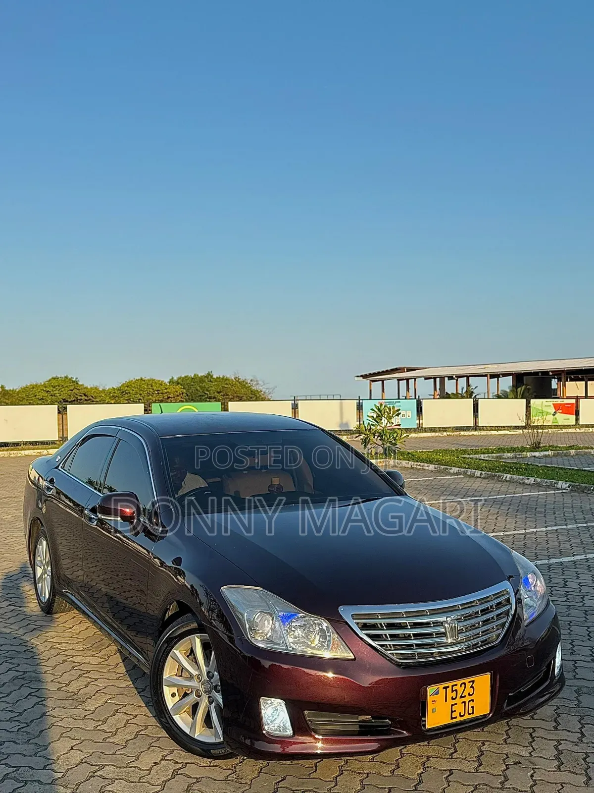 Toyota Crown 2009 Maroon