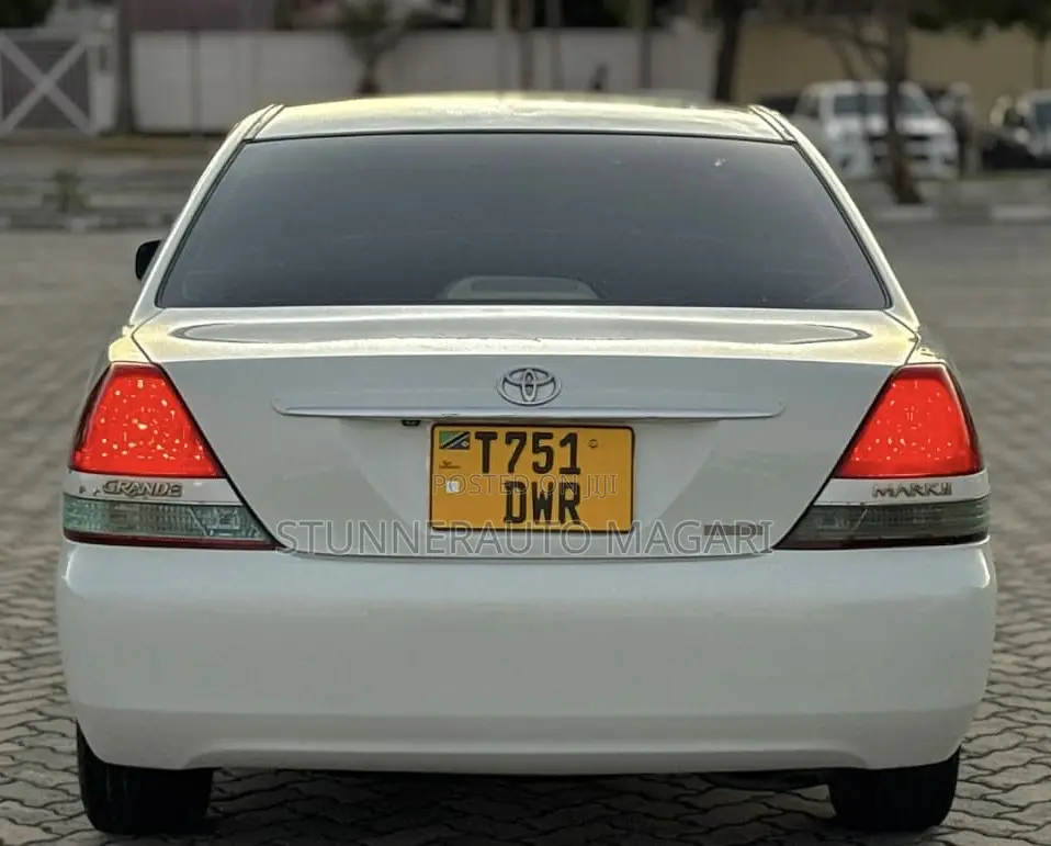 Toyota Mark II 2004 White