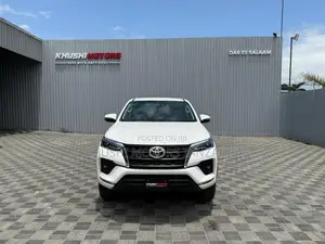 Toyota Fortuner 2023 White