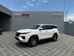 Toyota Fortuner 2023 White