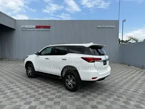 Toyota Fortuner 2023 White