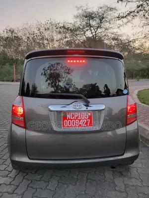 Toyota Ractis 2006 Gold