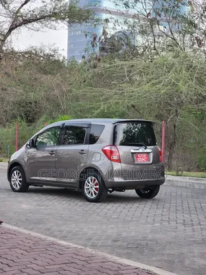 Toyota Ractis 2006 Gold