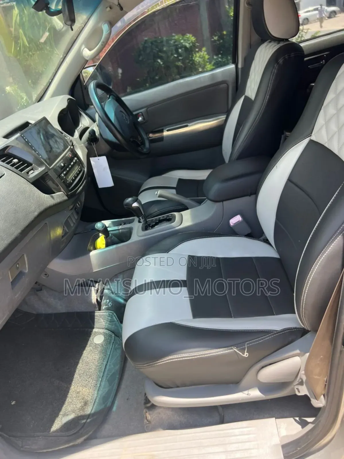 Toyota Hilux 2010 Silver