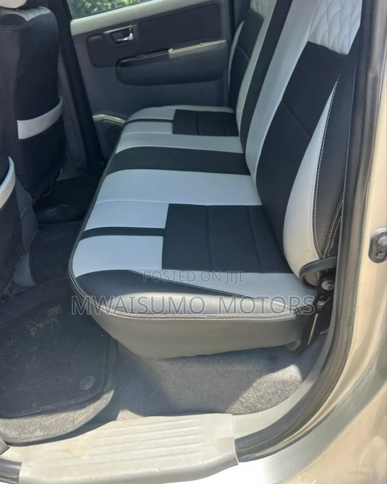 Toyota Hilux 2010 Silver
