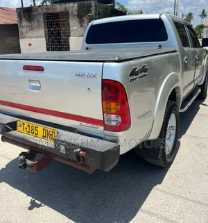 Toyota Hilux 2010 Silver