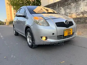 Toyota Vitz 1.0 FWD 5dr 2005 Gray