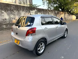 Toyota Vitz 1.0 FWD 5dr 2005 Gray