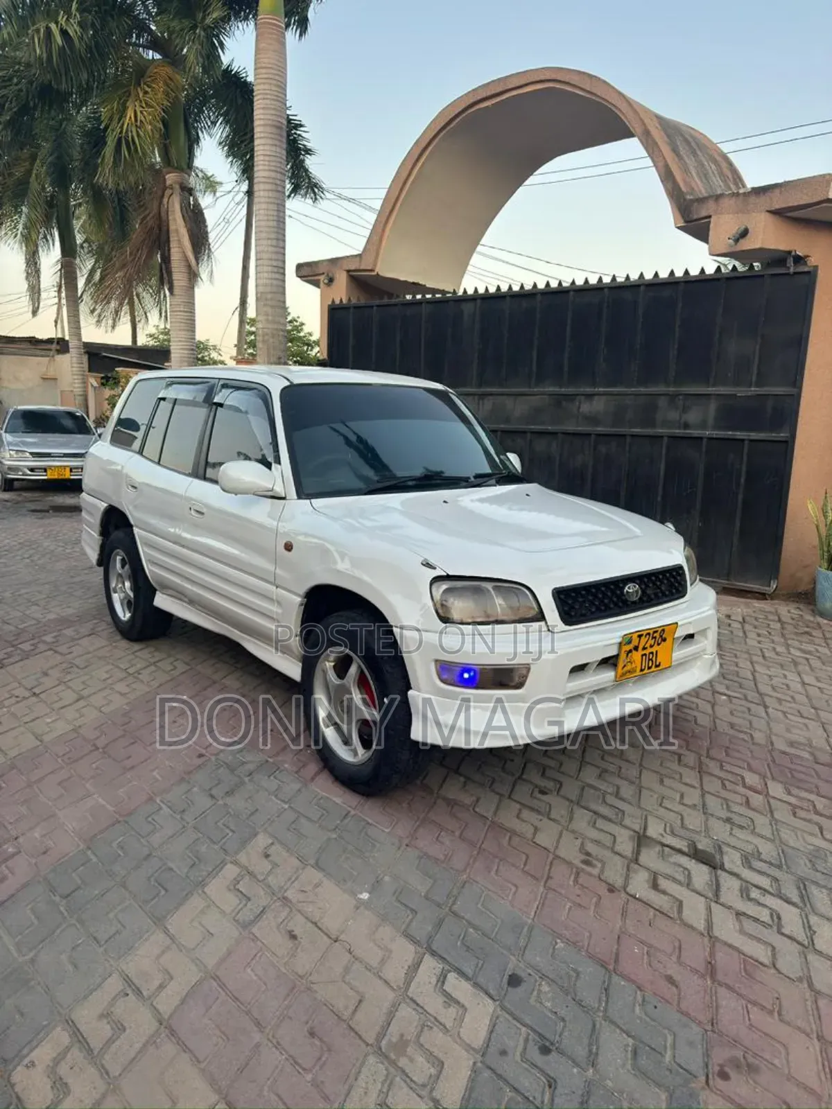 Toyota RAV4 1999 White