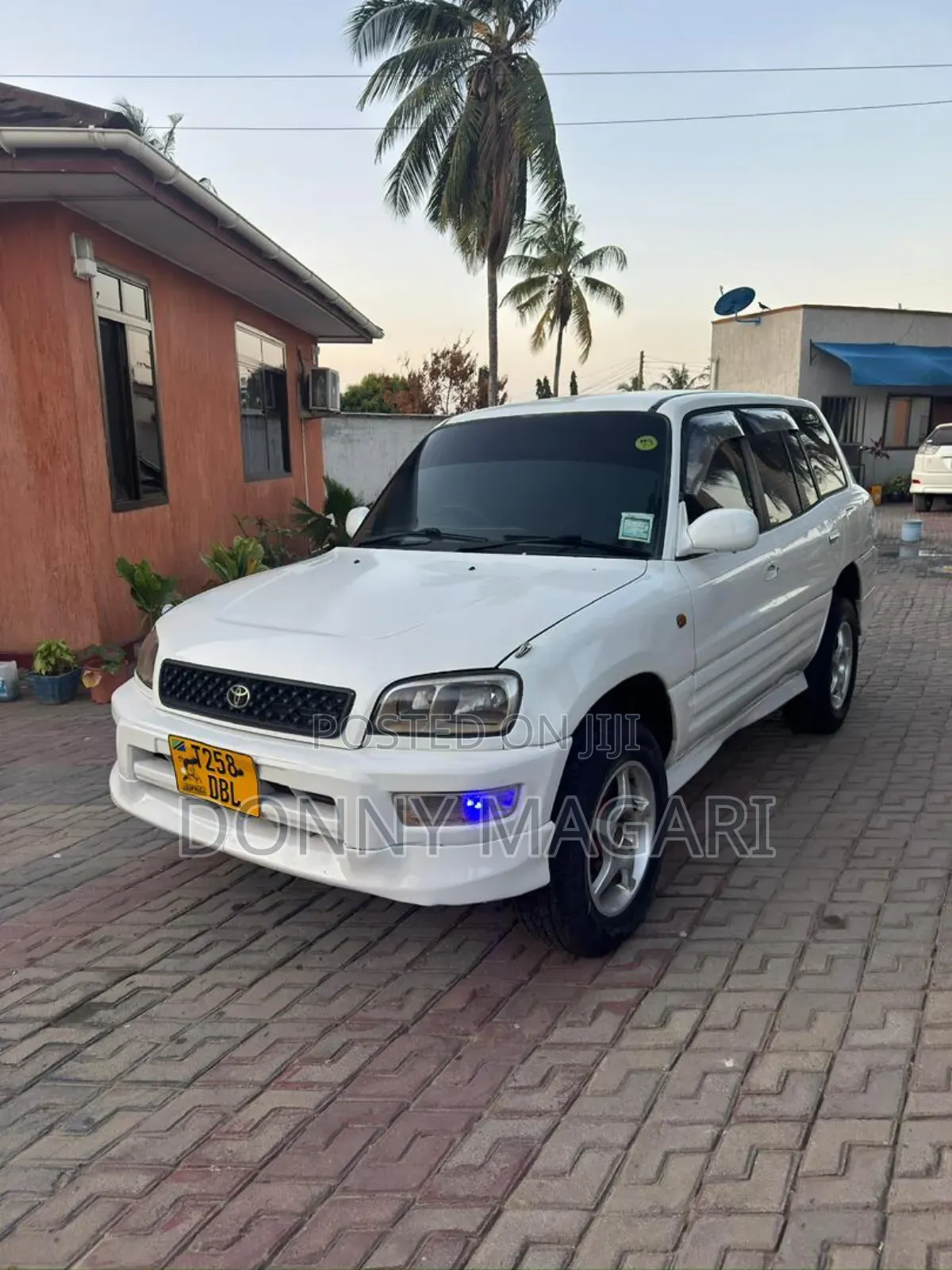 Toyota RAV4 1999 White