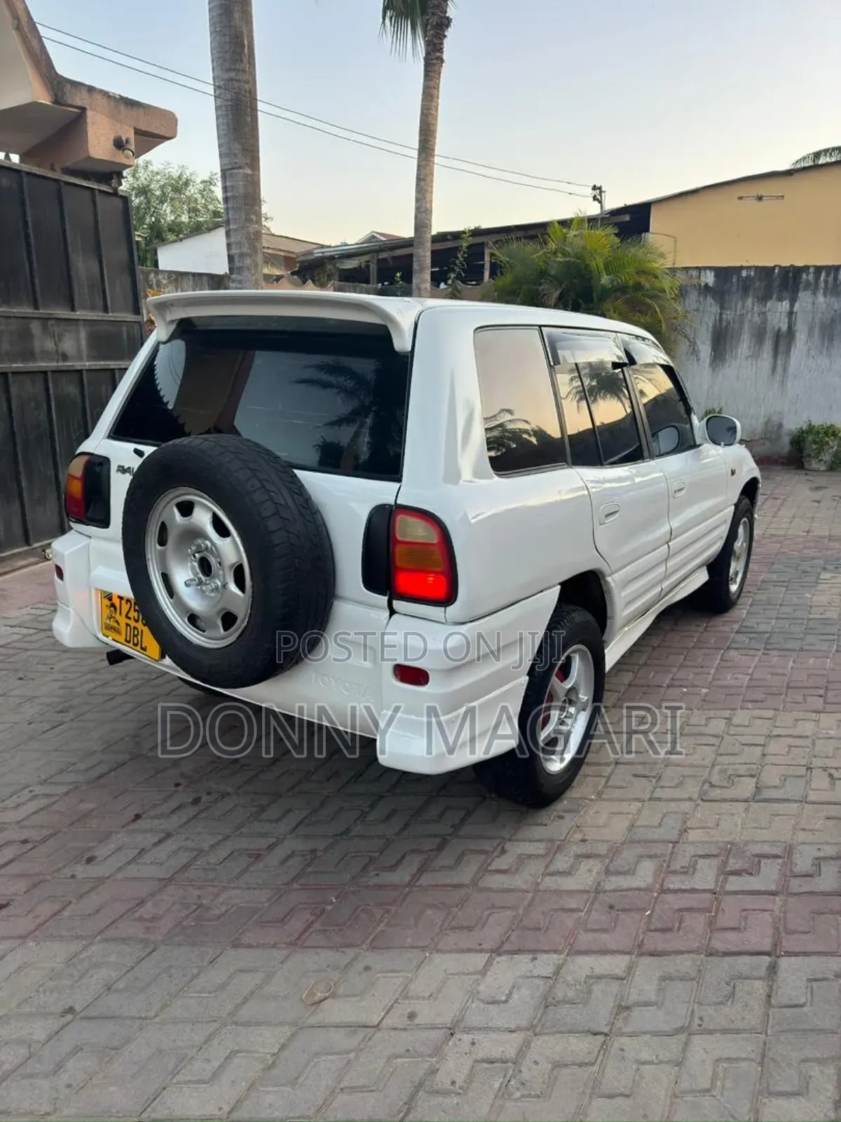 Toyota RAV4 1999 White