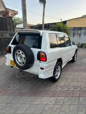 Toyota RAV4 1999 White