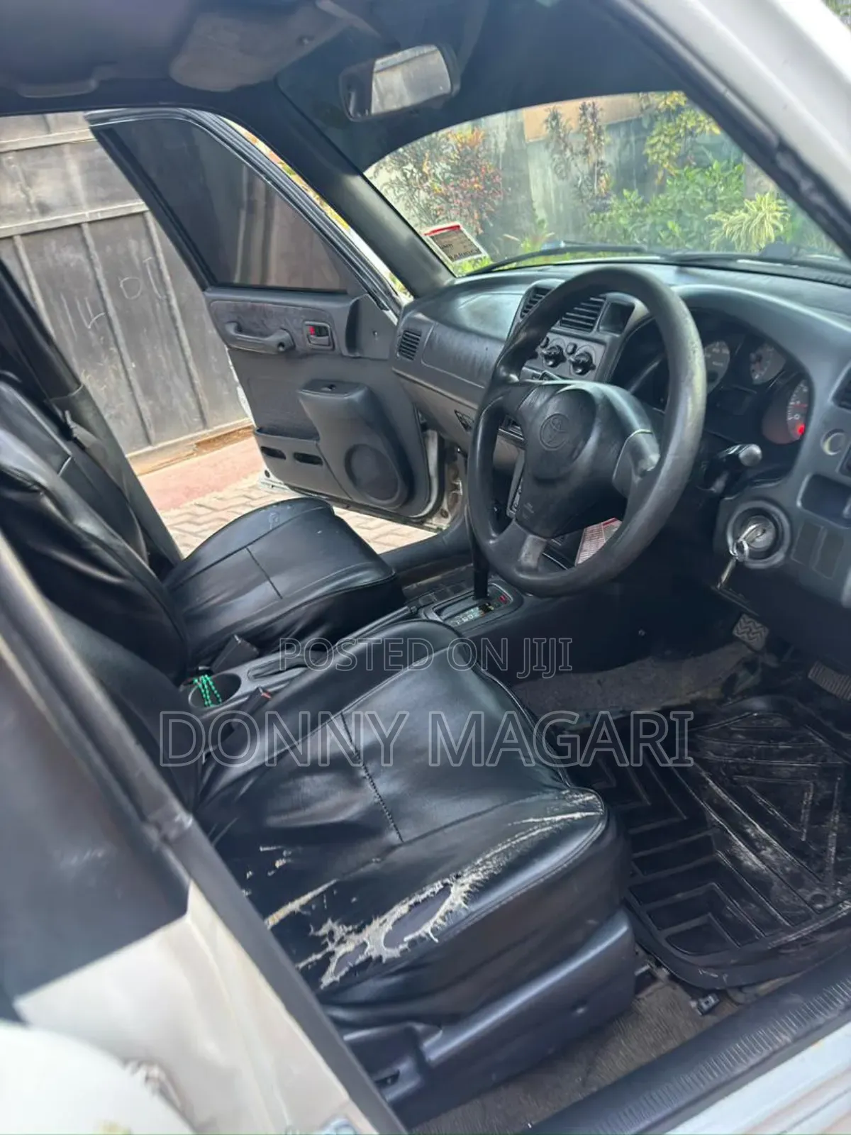Toyota RAV4 1999 White