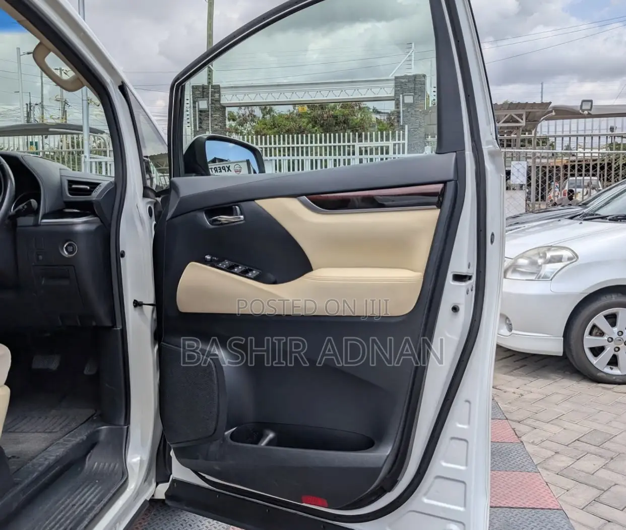 Toyota Alphard 2.4 Petrol FWD 2015 Pearl