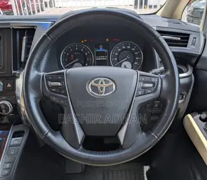 Toyota Alphard 2.4 Petrol FWD 2015 Pearl
