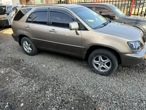 Toyota Harrier 2000 Gold